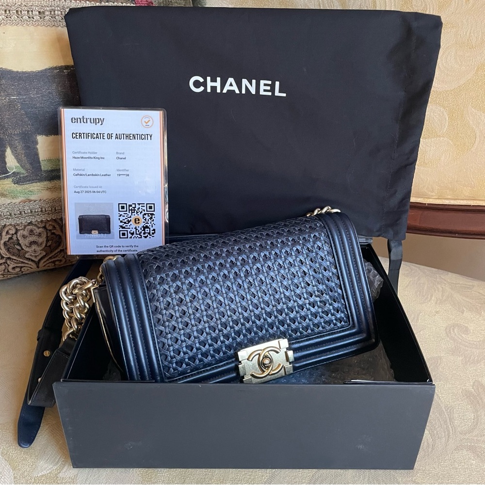 CHANEL Navy Woven Crossbody Bag with Gold Chain - Picture 2 of 15